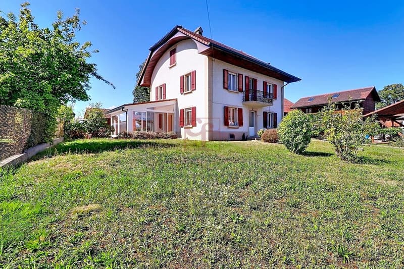 Maison familiale au coeur du village  composée de 2 appartements (3)