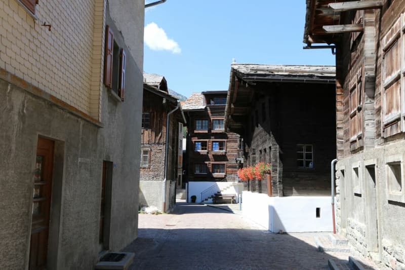 2.5 Zimmerwohnung im alten Café du DOME in Saas-Grund. (1)