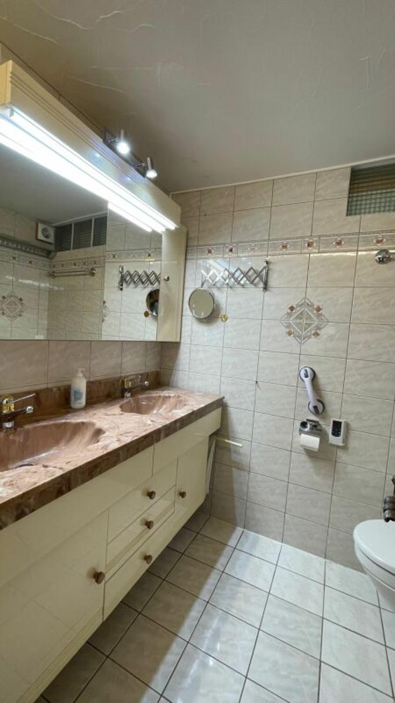 Lage - Lage - Lage! Sehr geräumige 3.5 Zimmerwohnung beim Alpin Express. Reserviert. (9)
