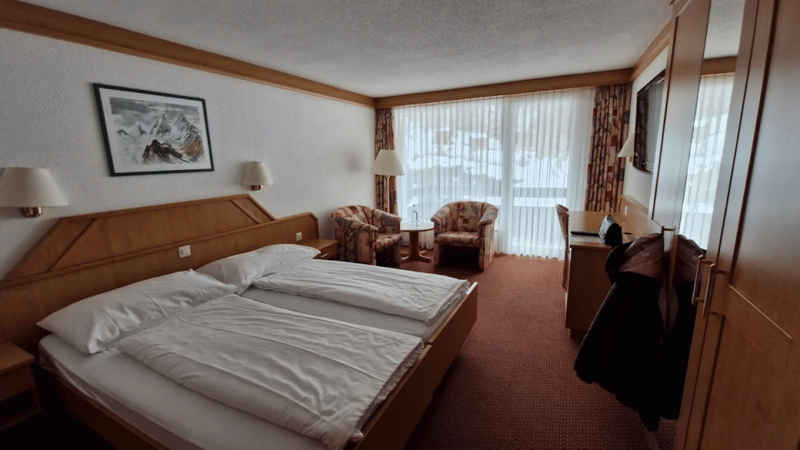 Lage - Lage - Lage! Sehr geräumige 3.5 Zimmerwohnung beim Alpin Express. Reserviert. (6)