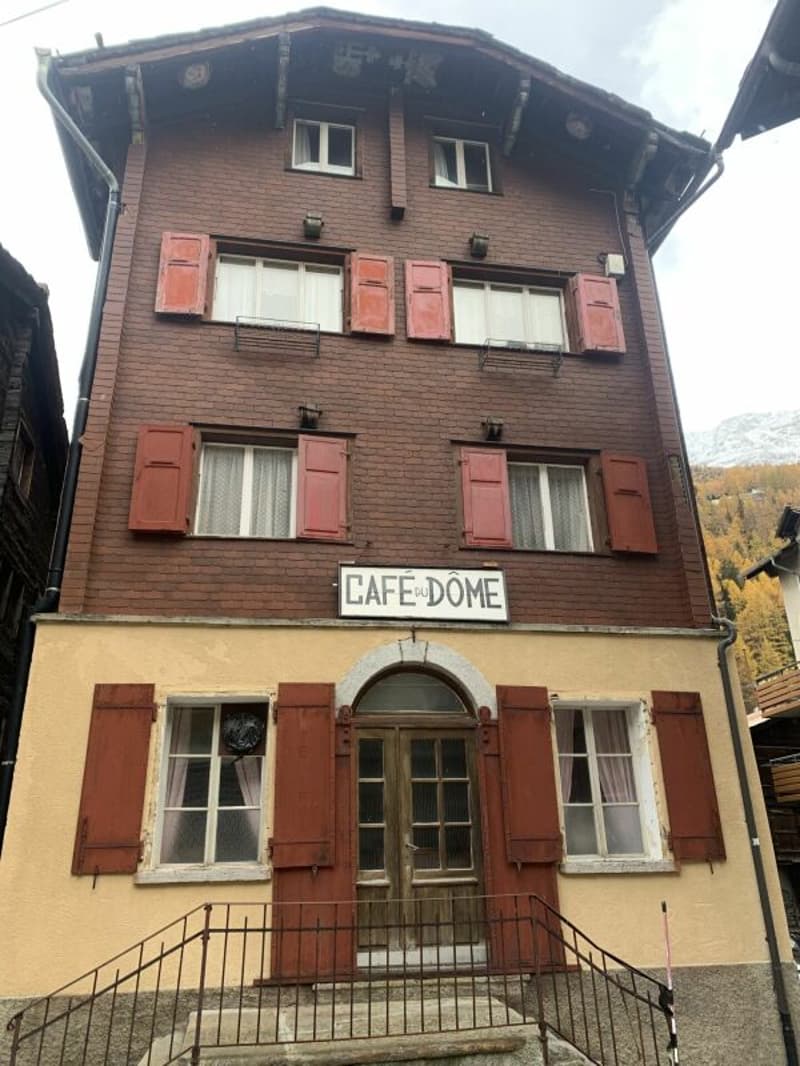 Studio Dachwohnung im alten Café du DOME in Saas-Grund. (3)