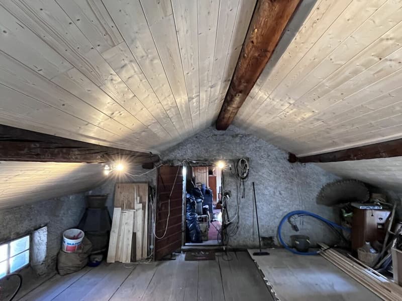 Studio Dachwohnung im alten Café du DOME in Saas-Grund. (6)