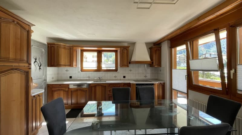 Moderne 4.5 Zimmerwohnung mit unverbautem Blick. 3. Stock Süd-Ost mit Morgen-und Nachmittagsonne. (10)