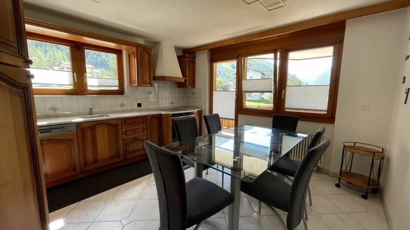 Moderne 4.5 Zimmerwohnung mit unverbautem Blick. 3. Stock Süd-Ost mit Morgen-und Nachmittagsonne. (8)