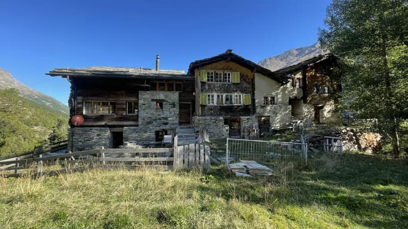 Rustikales Walliserhaus im Weiler Bodmen in Saas-Fee. (2)