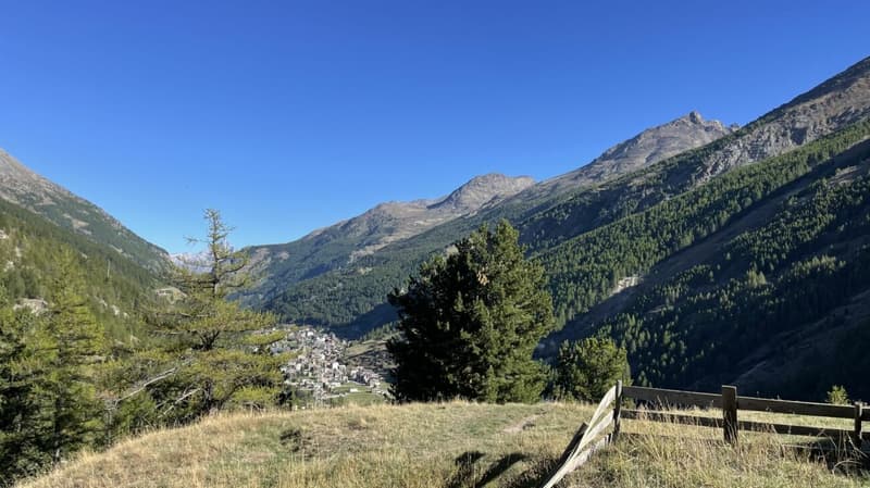 Rustikales Walliserhaus im Weiler Bodmen in Saas-Fee. (5)