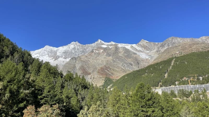 Rustikales Walliserhaus im Weiler Bodmen in Saas-Fee. (4)