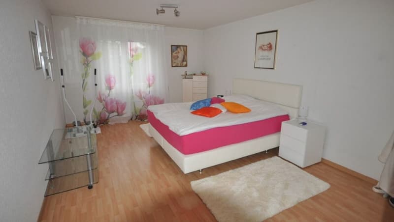 Geräumige 2.5 Zimmerwohnung mit privatem Garten (3)