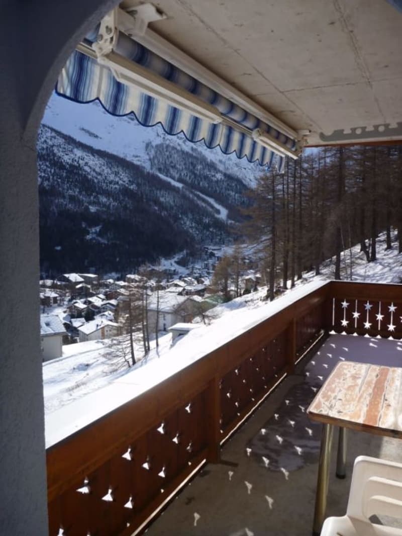 Sternschnuppe über den Wolken mit einzigartiger Terrasse mit Blick übers Dorf und Richtung Italien. (10)