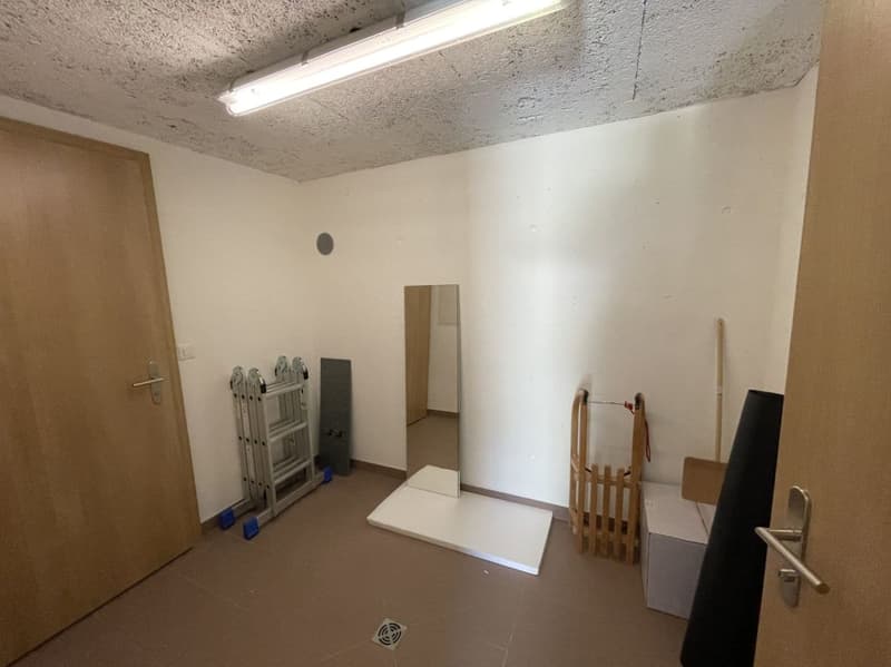 Alpji neue 2.5 Zimmerwohnung in einem der ältesten Weiler Hohnegg oberhalb Saas-Fee. Sportlicher Zugang vom Dorfzentrum, der Lomatte oder Wildi. Mit dem E-bike ganzjährig erreichbar. (8)
