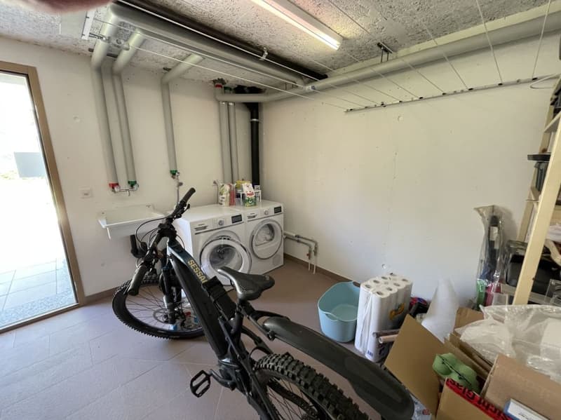 Alpji neue 2.5 Zimmerwohnung in einem der ältesten Weiler Hohnegg oberhalb Saas-Fee. Sportlicher Zugang vom Dorfzentrum, der Lomatte oder Wildi. Mit dem E-bike ganzjährig erreichbar. (9)