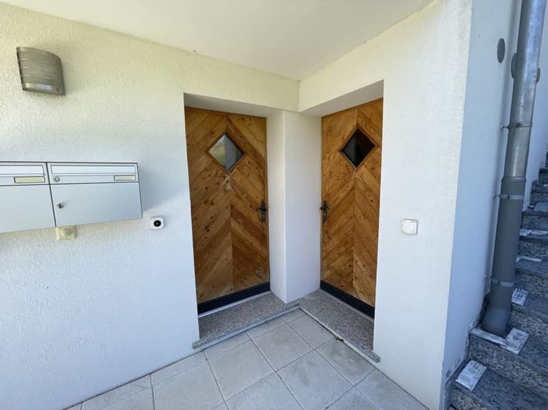 Alpji neue 2.5 Zimmerwohnung in einem der ältesten Weiler Hohnegg oberhalb Saas-Fee. Sportlicher Zugang vom Dorfzentrum, der Lomatte oder Wildi. Mit dem E-bike ganzjährig erreichbar. (6)