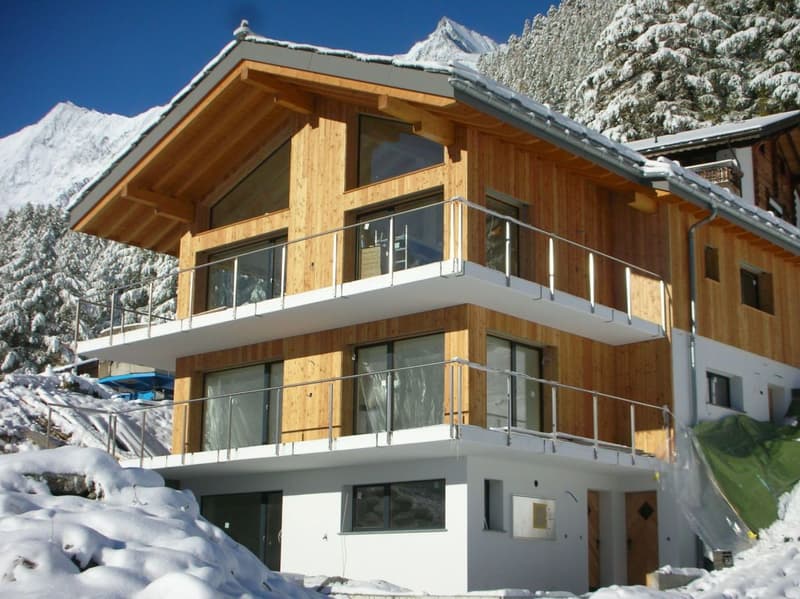 Alpji neue 2.5 Zimmerwohnung in einem der ältesten Weiler Hohnegg oberhalb Saas-Fee. Sportlicher Zugang vom Dorfzentrum, der Lomatte oder Wildi. Mit dem E-bike ganzjährig erreichbar. (11)
