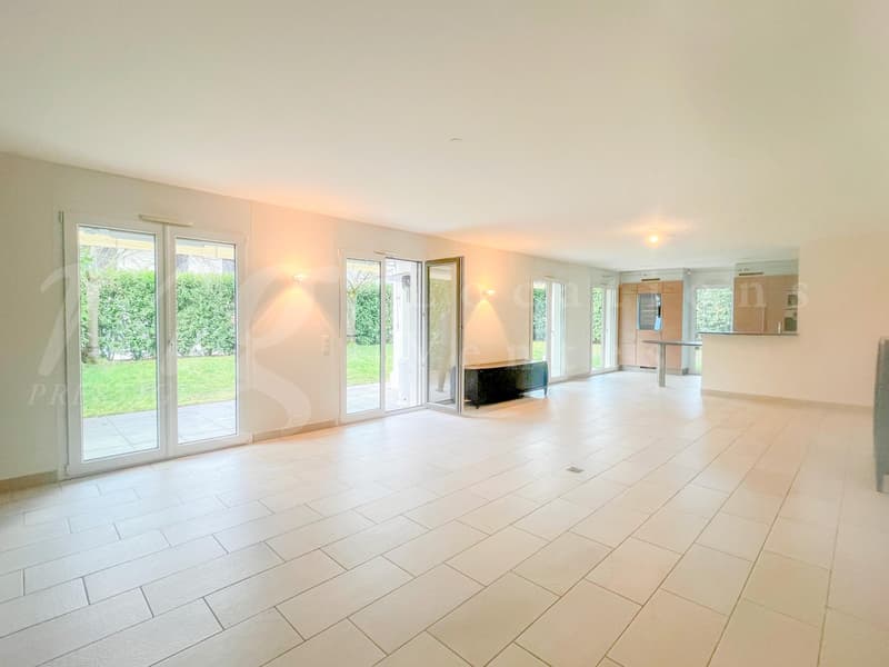 SUPERBE APPARTEMENT DE 7 PIECES - EN PIGNON - AVEC GRAND JARDIN PRIVATIF AUTOUR DE 340 m2 - 4 chambres à coucher (2)