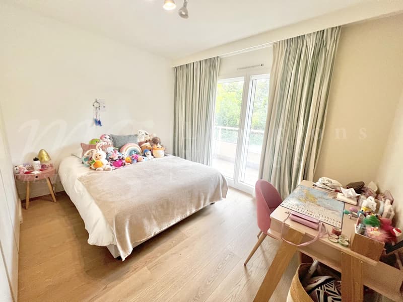 PROCHE VILLAGE ! SUPERBE APPARTEMENT DE 250 m2 AVEC LARGE TERRASSE ET VUE DEGAGEE (12)