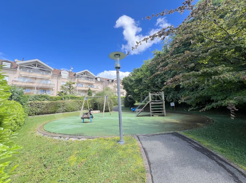 SUPERBE APPARTEMENT DE 7 PIECES DE 250 m2 AVEC LARGE TERRASSE - 3 BALCONS ET VUE DEGAGEE (7)