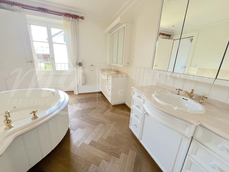 GRANDE MAISON DE MAITRE DE 12 PIECES AVEC BEAUCOUP DE CHARME - JARDIN PRIVATIF & PISCINE - 8 chambres (12)