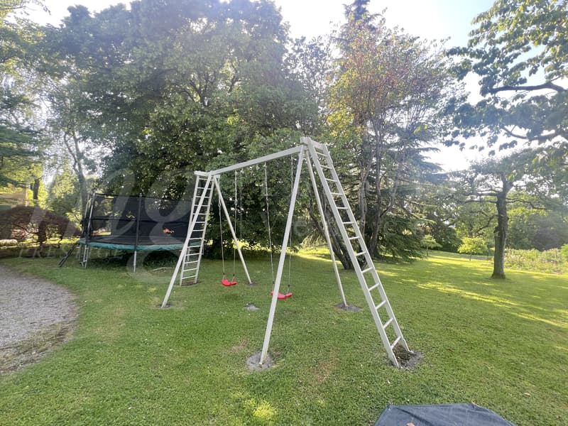 SUPERBE APPARTEMENT FAMILIAL EN DUPLEX DE 300 M2 AVEC JARDIN - VUE PARTIELLE LAC (3)