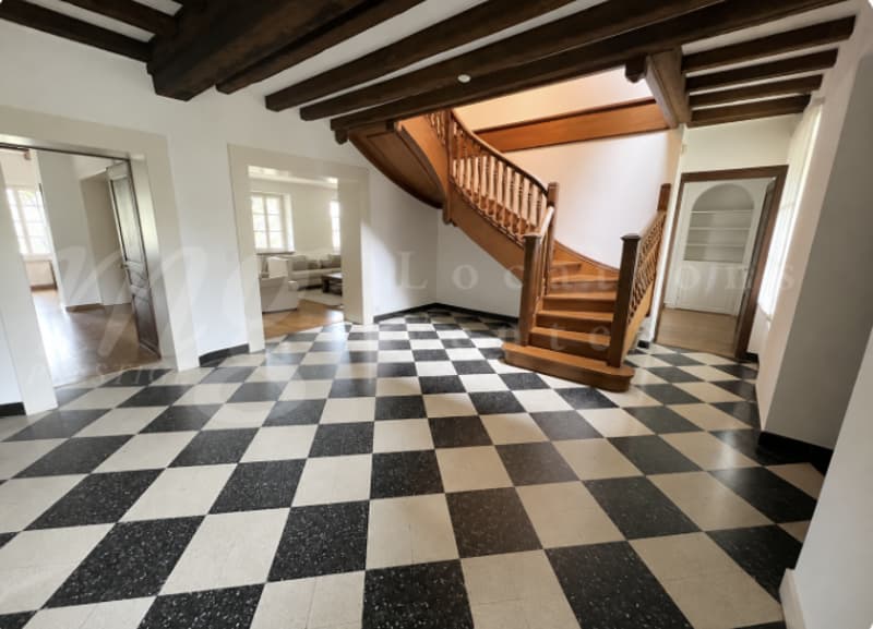 SUPERBE APPARTEMENT FAMILIAL EN DUPLEX DE 300 M2 AVEC JARDIN - VUE PARTIELLE LAC (6)
