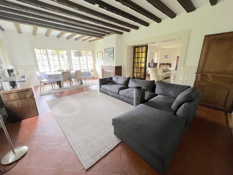 SUPERBE APPARTEMENT FAMILIAL EN DUPLEX DE 300 M2 AVEC JARDIN - VUE PARTIELLE LAC (5)