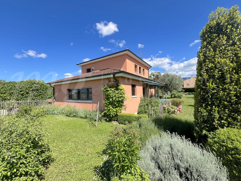 SUPERBE MAISON INDIVIDUELLE DE 250 m2 hab - RAVISSANT JARDIN CLOTUREE - ARBORISE - ET CALME DE 1100 m2 (1)