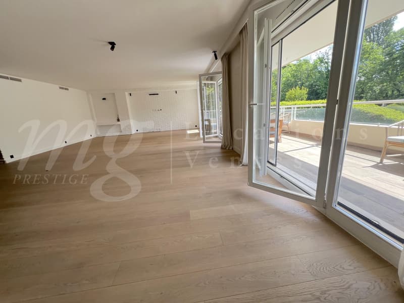 SUPERBE APPARTEMENT DE 7 PIECES DE 250 m2 AVEC LARGE TERRASSE -+ 3 BALCONS ET VUE DEGAGEE (3)