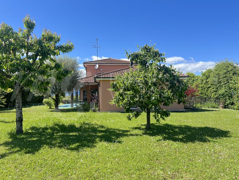 GRANDE MAISON INDIVIDUELLE FAMILIALE DE 250 m2 hab - RAVISSANT JARDIN CLOTUREE DE 1000 m2 - Calme (3)