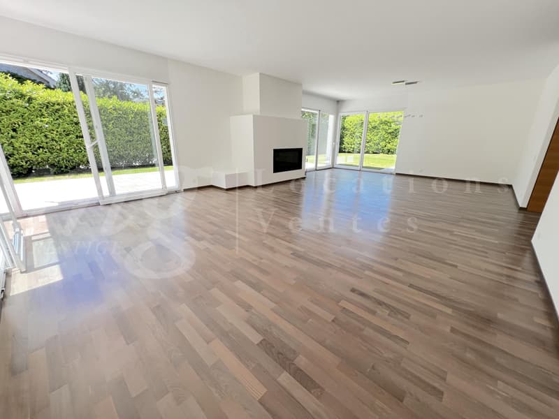 En exclusivité ! MAGNIFIQUE MAISON MODERNE DE 300 M2 AVEC GRAND JARDIN ET PISCINE (2)