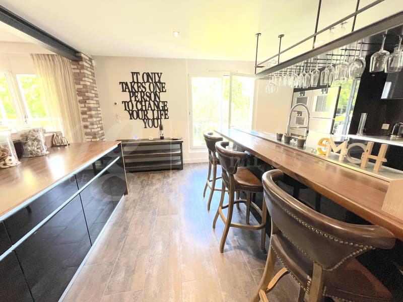 SUPERBE APPARTEMENT DE 7 PIECES DE 250 m2 AVEC LARGE TERRASSE -+ 3 BALCONS ET VUE DEGAGEE (8)