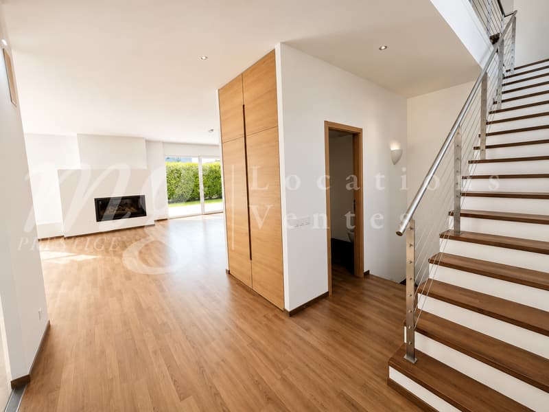 En exclusivité ! MAGNIFIQUE MAISON MODERNE DE 300 M2 AVEC GRAND JARDIN ET PISCINE (5)