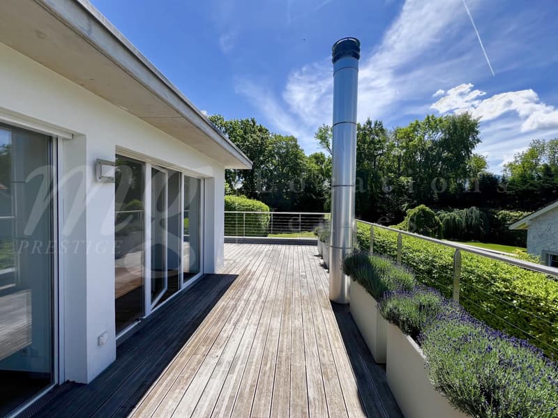 En exclusivité ! MAGNIFIQUE MAISON CONTEMPORAINE DE 8 PIECES AVEC JARDIN ARBORE ET GRANDE PISCINE (13)