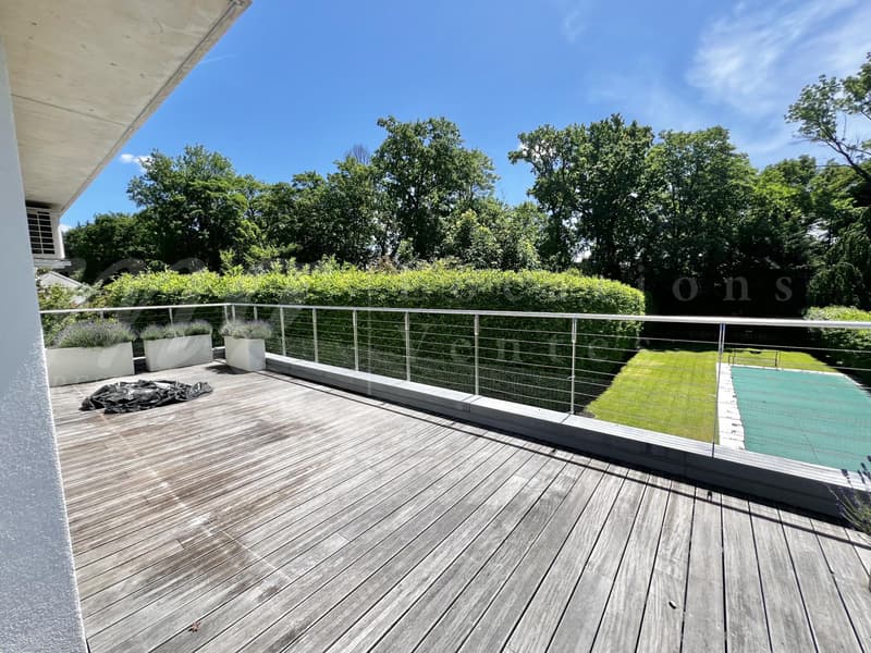 En exclusivité ! MAGNIFIQUE MAISON MODERNE DE 300 M2 AVEC GRAND JARDIN ET PISCINE (4)
