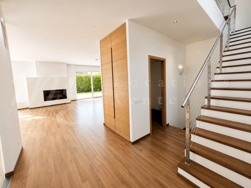 En exclusivité ! MAGNIFIQUE MAISON MODERNE DE 300 M2 AVEC GRAND JARDIN ET PISCINE (9)