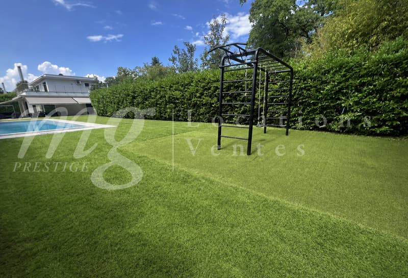 En exclusivité ! MAGNIFIQUE MAISON CONTEMPORAINE DE 8 PIECES AVEC JARDIN ARBORE ET GRANDE PISCINE (4)