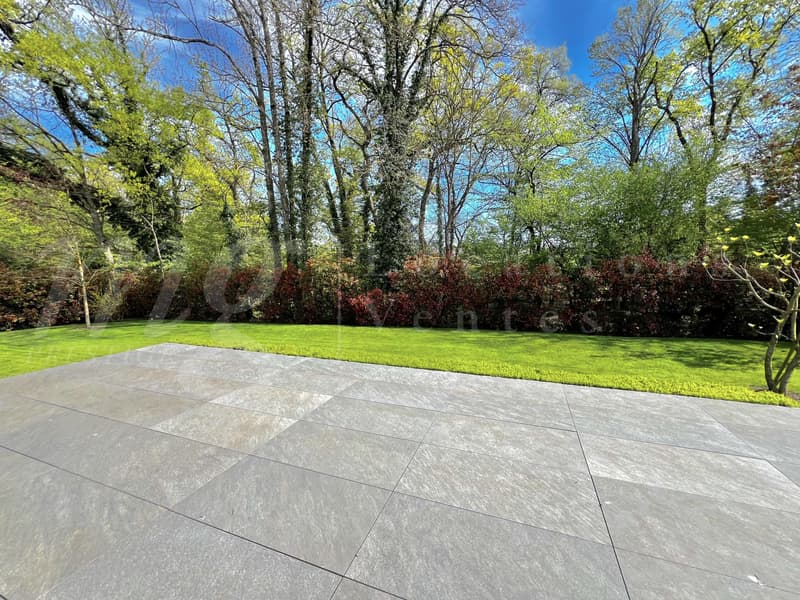 SUPERBE ET GRANDE MAISON DE 10 PIECES - 350 m2 - HPE - JARDIN DE 1100 m2 ET GRAND JACUZZI EXTERIEUR (4)