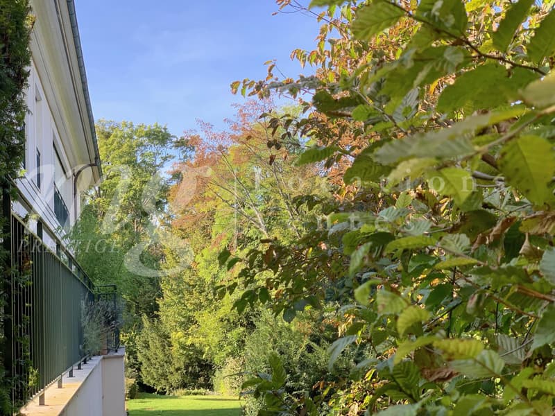 SUPERBE APPARTEMENT DE 450 m2- VUE LAC - AVEC GRAND JARDIN PRIVATIF DE 850 m2 (1)