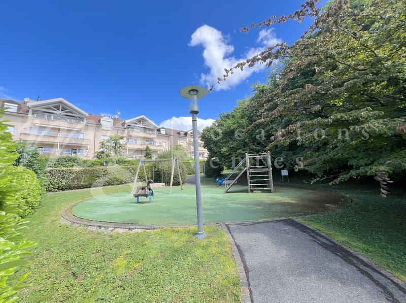 MAGNIFIQUE APPARTEMENT DE 7 PIECES DE 251 m2 PPE AVEC LARGE TERRASSE & VUE DEGAGEE VERDURE (3)