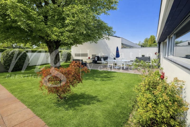 GRANDE MAISON INDIVIDUELLE DE 8 PIECES -- TRES BEAU JARDIN CLOTURE ARBORE AVEC PISCINE NEUVE (6)