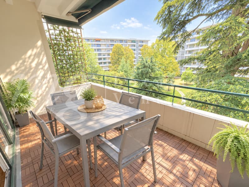 SUPERBE ET GRAND APPARTEMENT TRAVERSANT DE 3 PIECES AVEC TERRASSE - PARC LA GRANGE (1)
