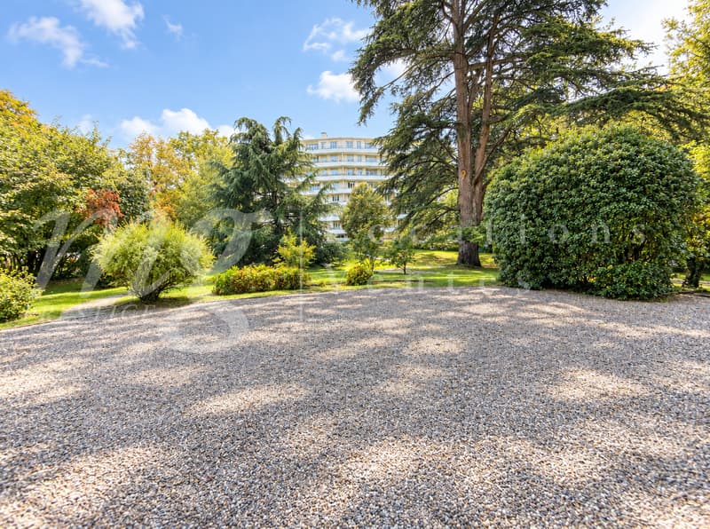 SUPERBE ET GRAND APPARTEMENT TRAVERSANT DE 3 PIECES AVEC TERRASSE - PARC LA GRANGE (6)
