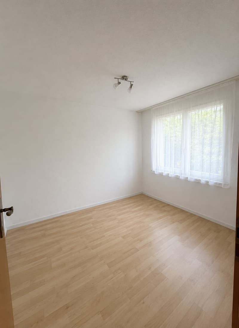 Helle 4.5-Zimmer-Erdgeschosswohnung mit Gartensitzplatz (10)
