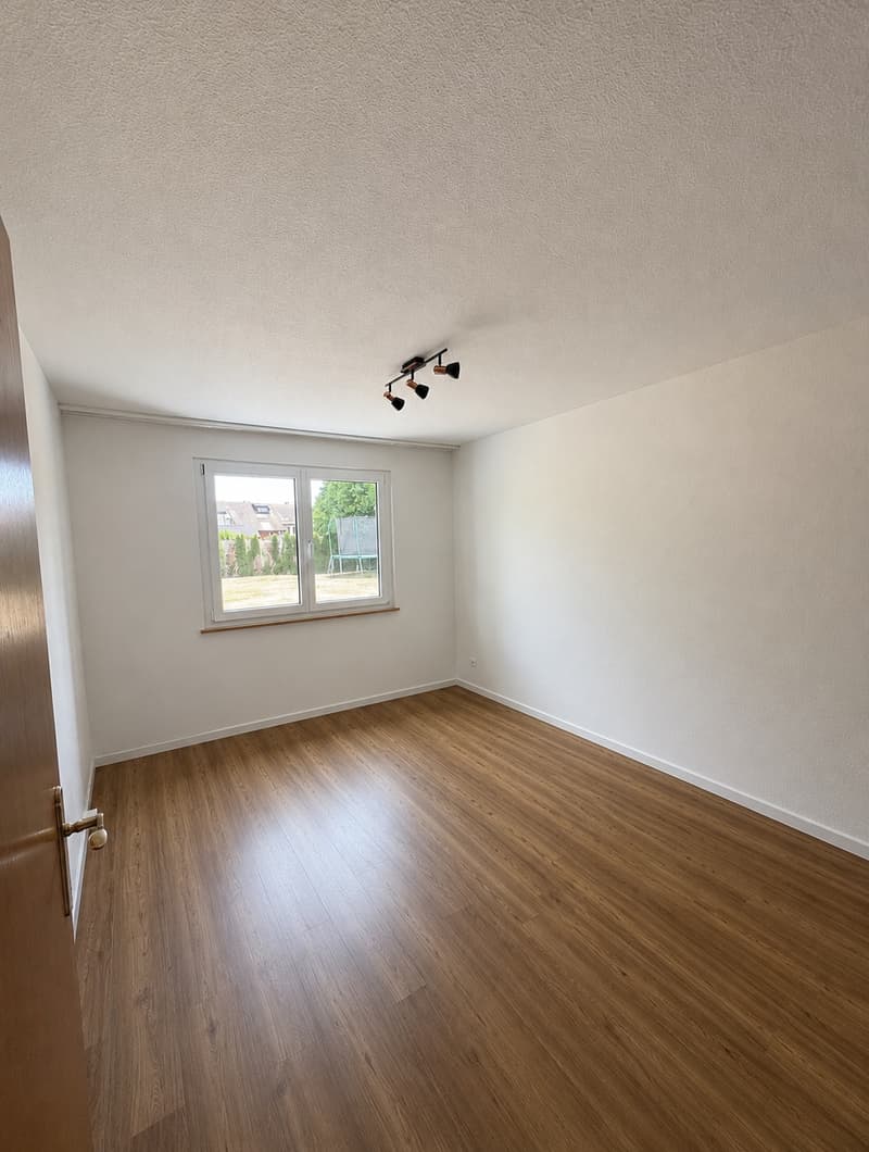 Helle 3.5-Zimmer-Erdgeschosswohnung mit Gartensitzplatz (9)