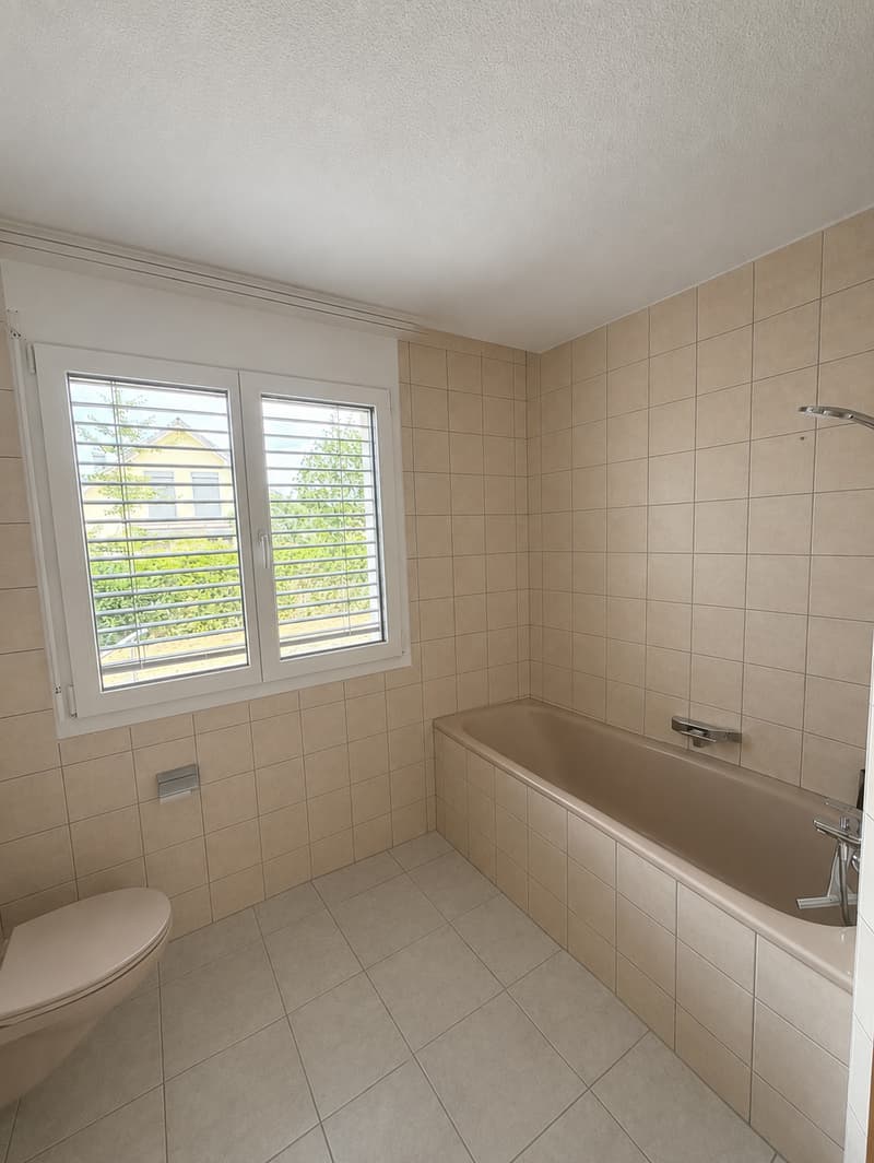 Helle 3.5-Zimmer-Erdgeschosswohnung mit Gartensitzplatz (11)