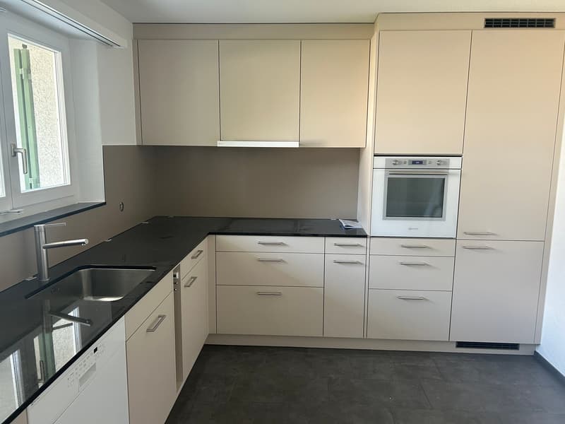 Frisch renovierte 3.5-Zimmer-Gartenwohnung an zentraler Lage (2)