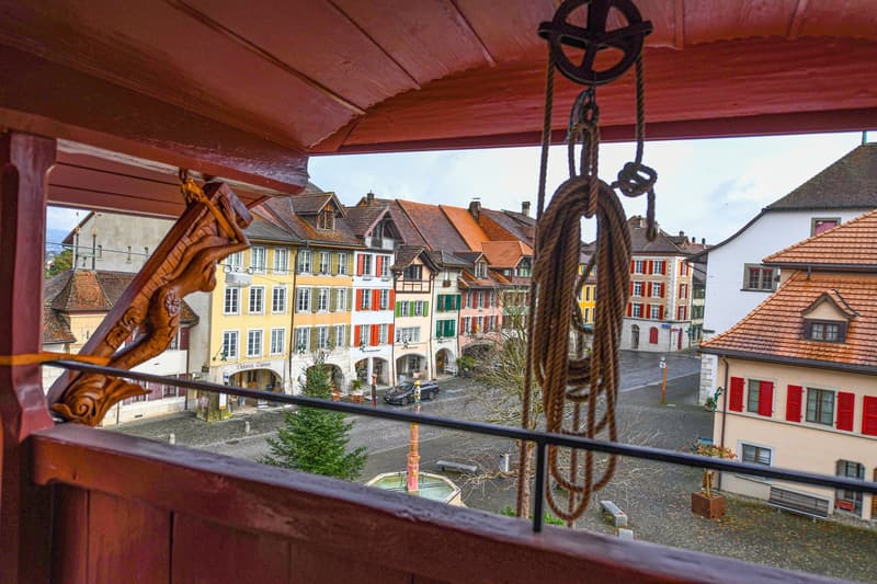 Street view from a balcony, buildings with many windows, ropes hanging