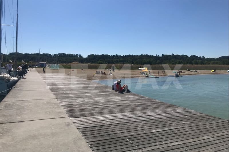 Grand chalet au bord du lac de Neuchâtel, sur un terrain en pleine propriété, pour toute l'année (5)