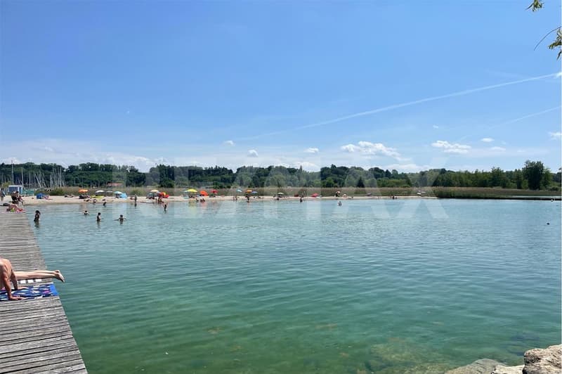 Grand chalet au bord du lac de Neuchâtel, sur un terrain en pleine propriété, pour toute l'année (2)