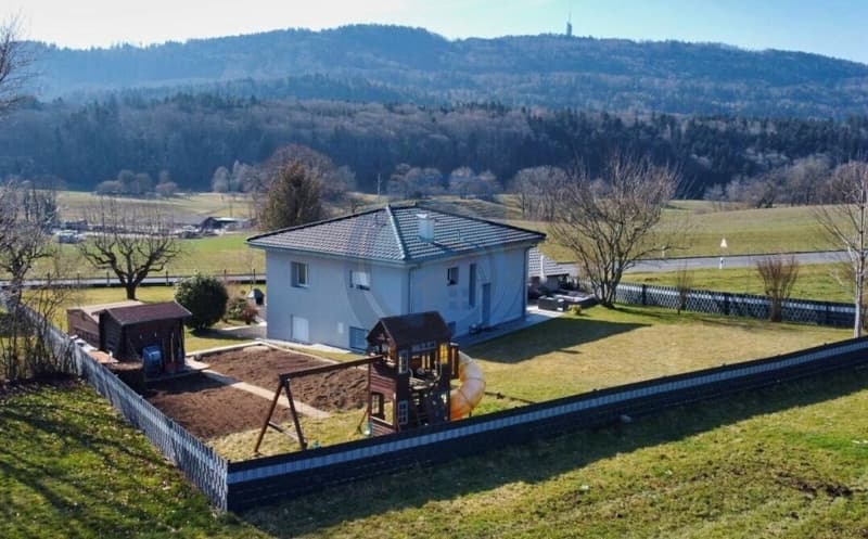 BELLE VILLA INDIVIDUELLE RÉNOVÉE AVEC GRAND TERRAIN ET VUE DÉGAGÉE (2)