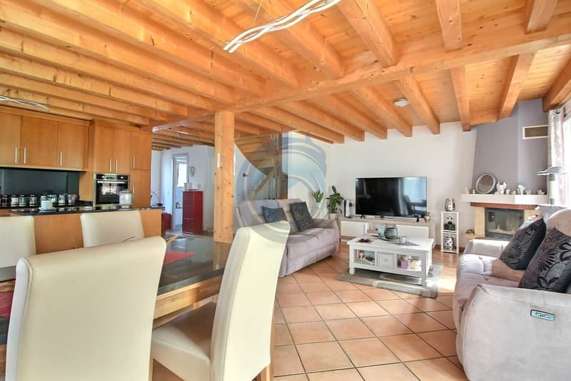 CHARMANTE MAISON MITOYENNE DE 7.5 PIÈCES (7)