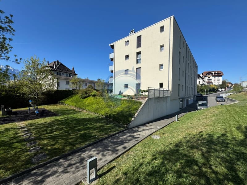 BEL APPARTEMENT D'ANGLE DE 3 PCES AVEC BALCON-PROCHE DES RIVES DU LAC (3)